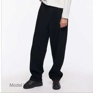 KOTN large unisex back jeans. Brand new (worn once). Size 27-32.